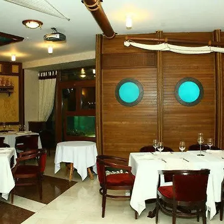 Columbus فندق 2*